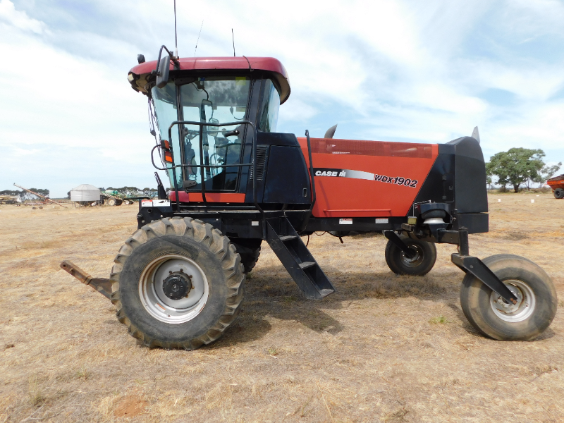 Lot 20 2008 WDX 1902 Windrower 25 foot Macdon Draper Front AuctionsPlus