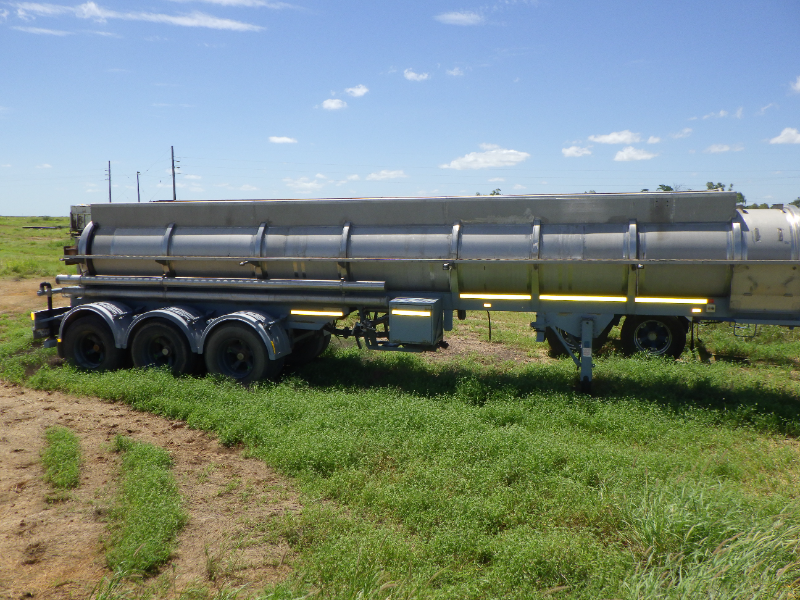 Lot 18 - TIEMAN TRI AXLE STAINLESS STEEL TANKER | AuctionsPlus