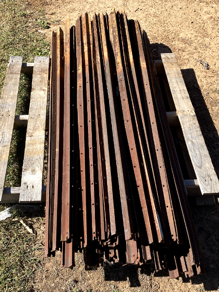 Lot 30 - 50 x Steel Posts | AuctionsPlus