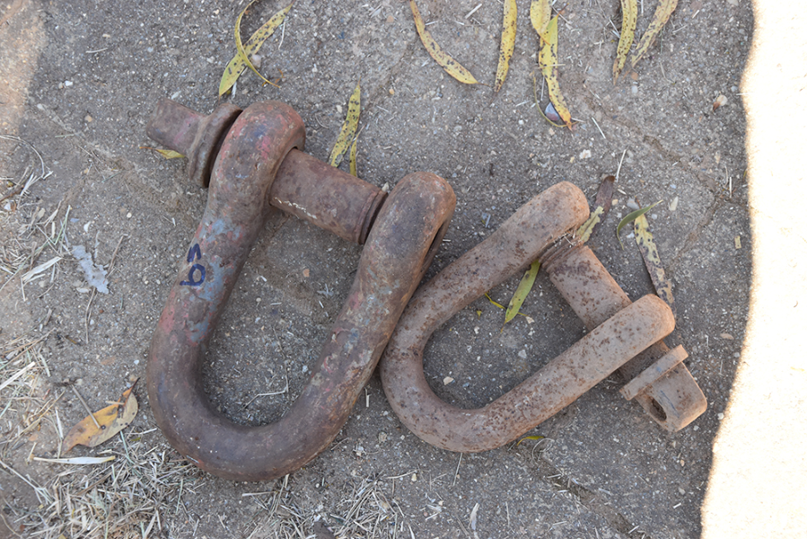 Lot 65 - D Shackles | AuctionsPlus