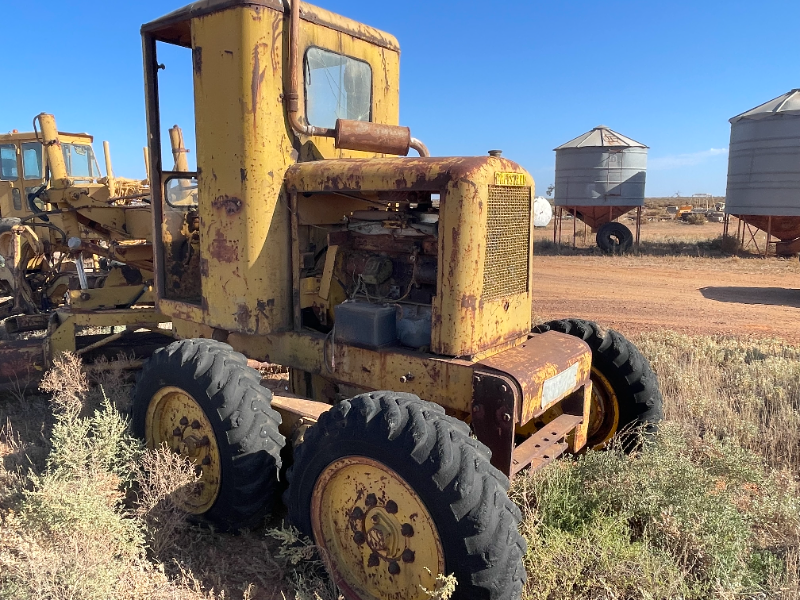 Lot 399 - Britstand Grader | AuctionsPlus