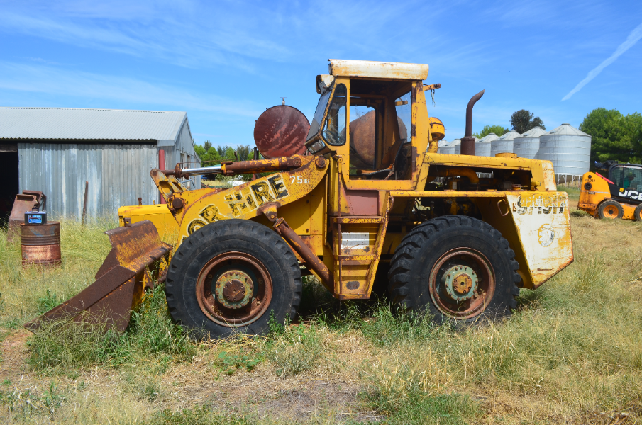 Lot 6 - Clark Loader | AuctionsPlus