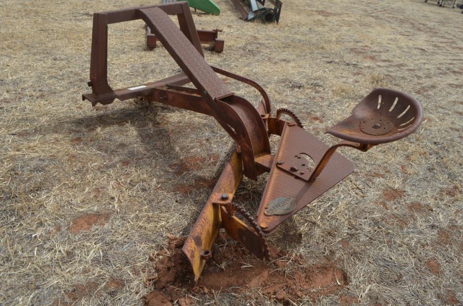 Lot 175 - 3pl Britstand Grader | AuctionsPlus