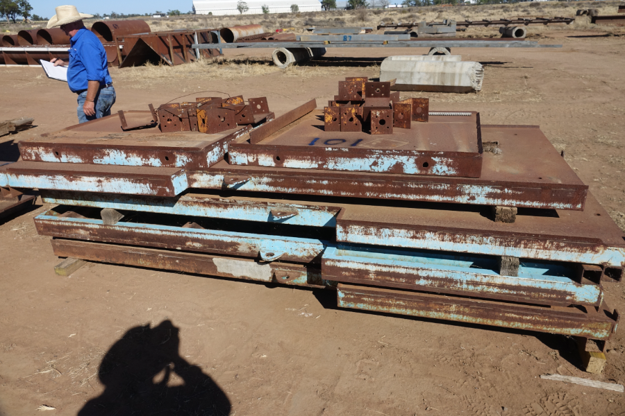 Lot 101 - 5 X SIDE FORMS | AuctionsPlus