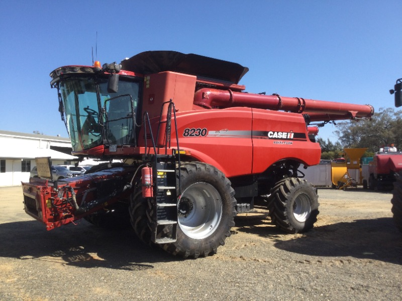 Lot 8 - CASE IH 8230 COMBINE HARVESTER WITH A CASE IH 2152, 45FT DRAPER ...