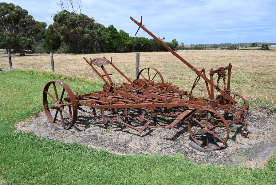 Lot 4 - Scarifier | AuctionsPlus