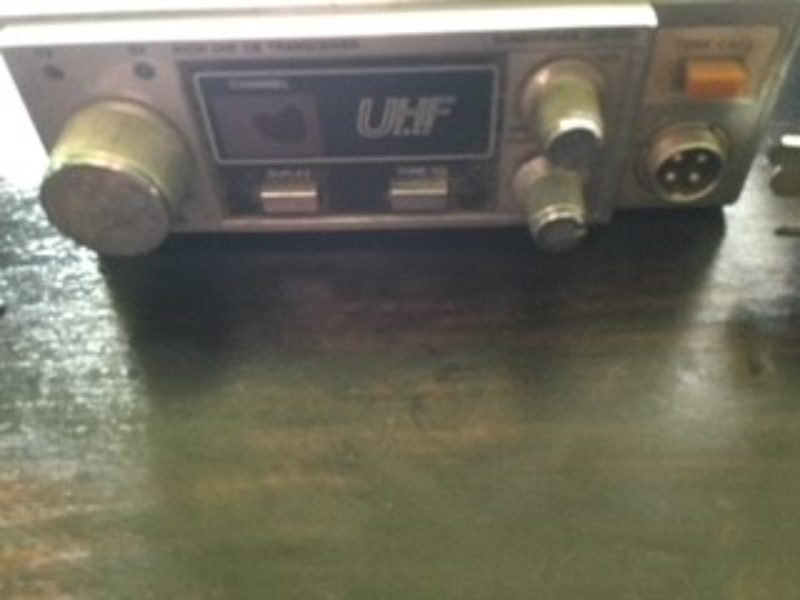 Lot 39 - Uniden UH-011 Base Unit & Uniden Sundowner UH-077 UHF CB ...