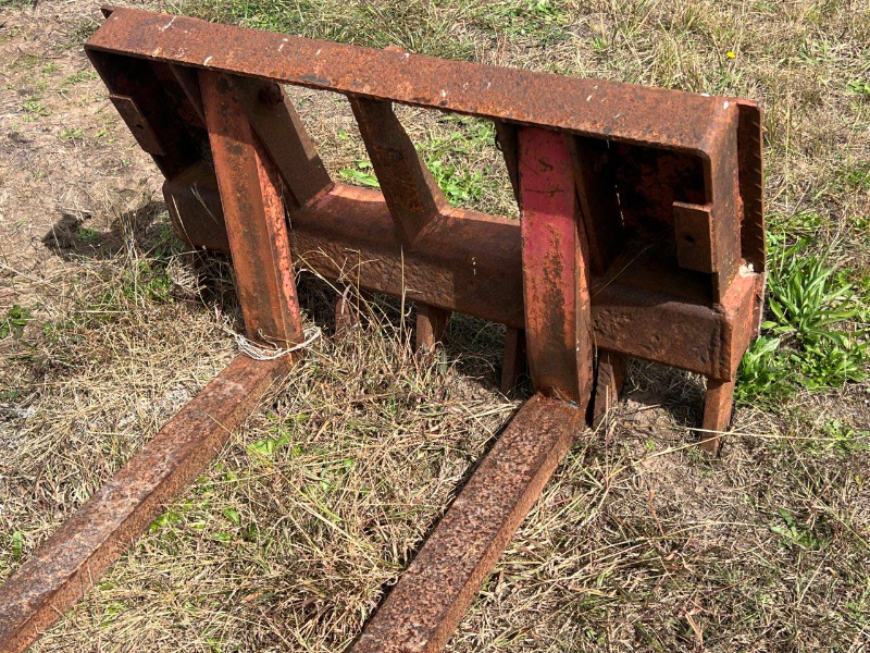 Lot 25 - FORKS/STICK RAKE ATTACHMENT | AuctionsPlus