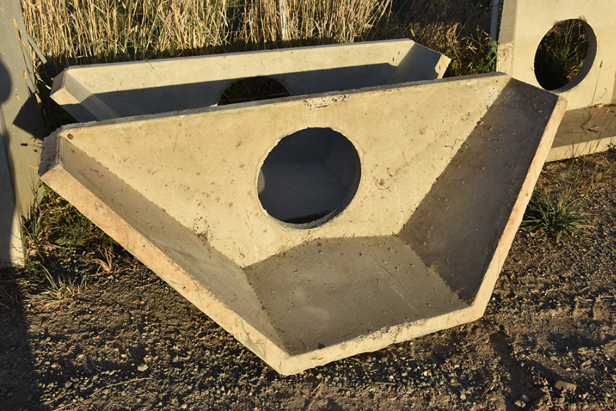 39 - Pipe risers | AuctionsPlus