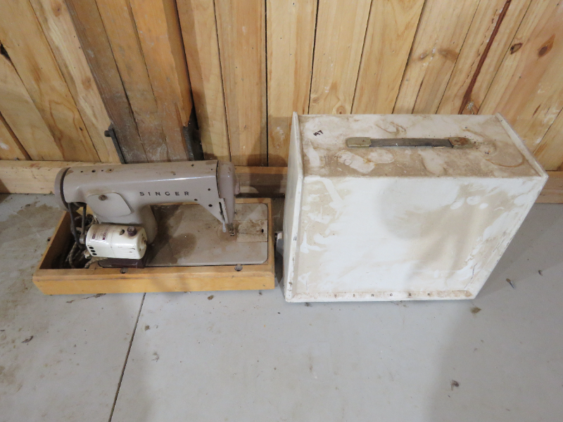 Lot 197 - SINGER SEWING MACHINES | AuctionsPlus