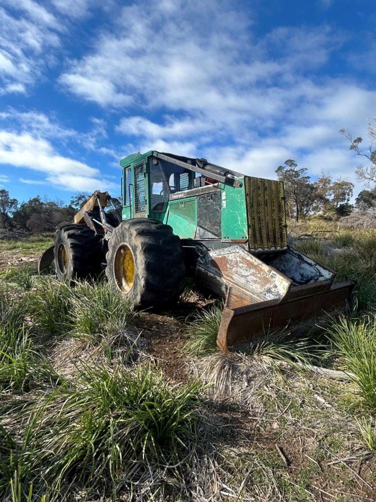 Lot 39 - John Deere Timberjack 560D Grapple Skidder | AuctionsPlus