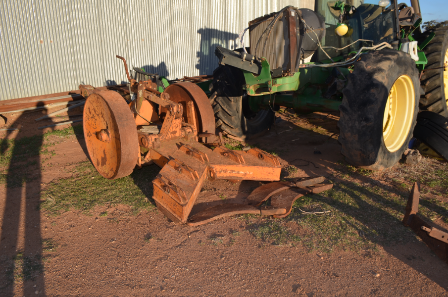 Lot 32 - Britstand 5 tyne ripper | AuctionsPlus