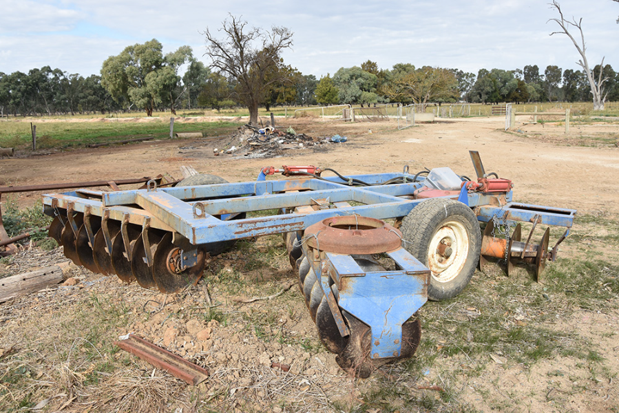 Lot 14 - 24 Plate Grizzly Little Grumpy Disc | AuctionsPlus