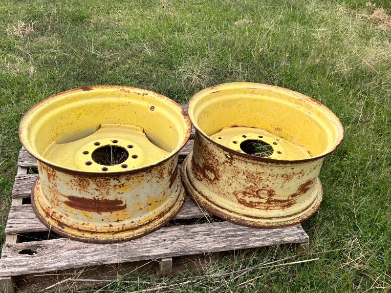 Lot 72 - JD header rims x 2 | AuctionsPlus