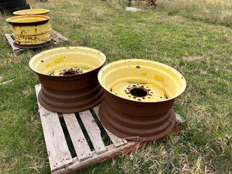 Lot 73 - JD header rims x 2 | AuctionsPlus