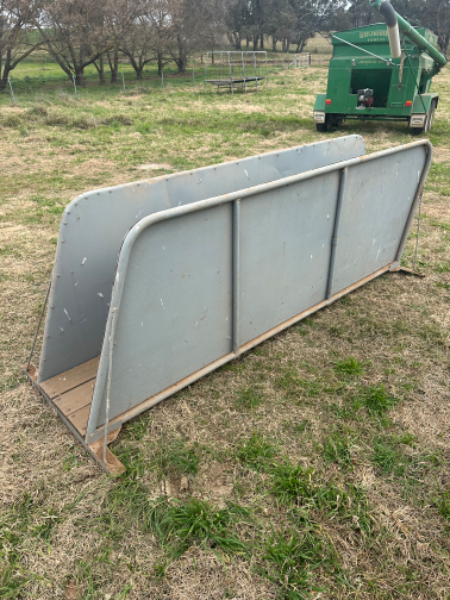 Lot 74 - SHEEP LOADING RAMP | AuctionsPlus