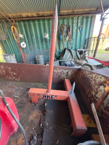 Lot 52 - 3 POINT LINKAGE ROUND BALE SPIKE | AuctionsPlus