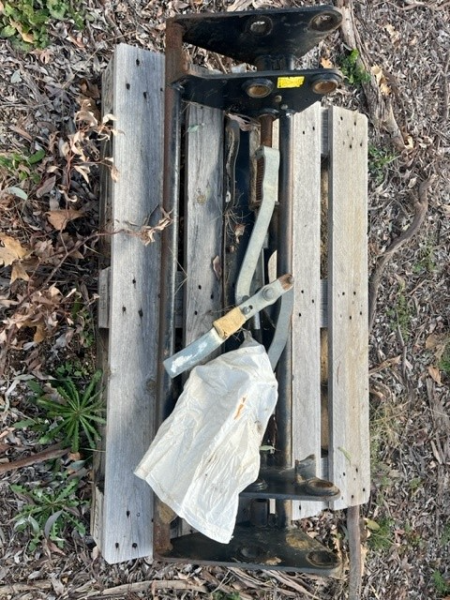 Lot 212 - CHALLENGE LOADER QUICK HITCH | AuctionsPlus