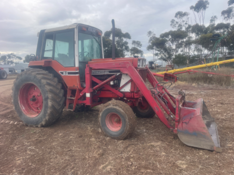 Lot 3 - Case Loader | AuctionsPlus