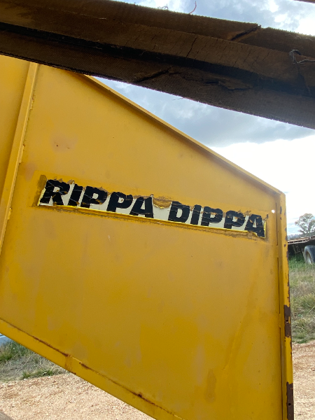 Lot 10 - Ripper Dipper Sheep Dip | AuctionsPlus