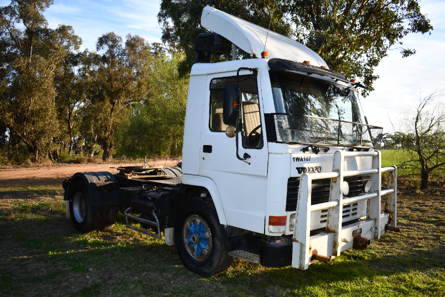 Lot 73 - Volvo FL10 prime mover | AuctionsPlus