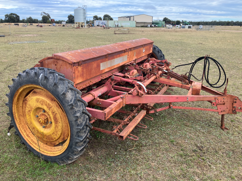 Lot 1 - Massey Ferguson 56 21 row combine. | AuctionsPlus
