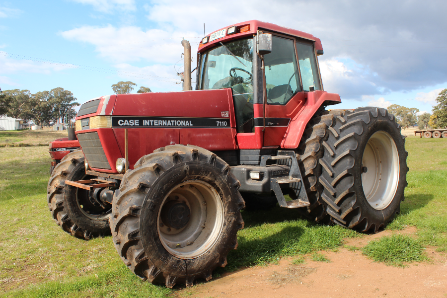Lot 13 - Case Magnum 7110 | AuctionsPlus