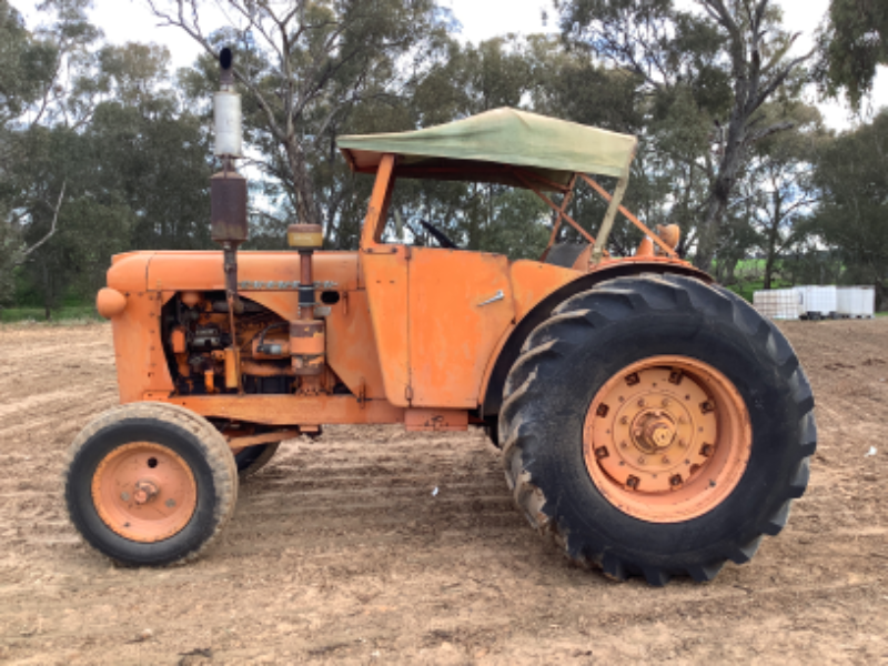 Lot 505 - Chamberlain Champion 9G Tractor | AuctionsPlus