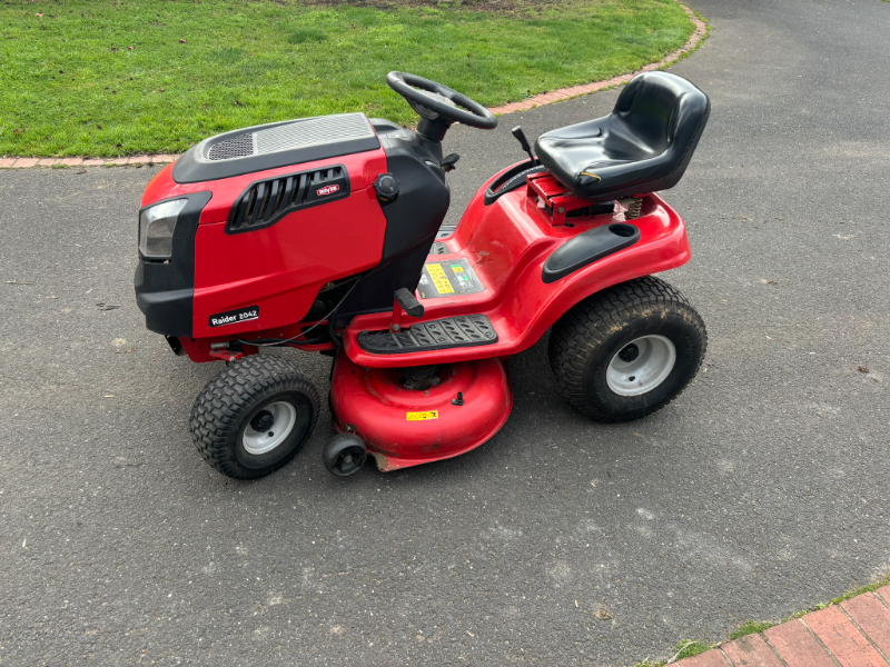 Lot 73 - Rover 7000 Series Ride On Mower | AuctionsPlus