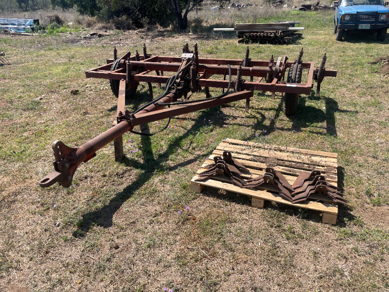 Lot 5 Napier Grassland Cultivator, Hydraulic lift, approx. 12 foot