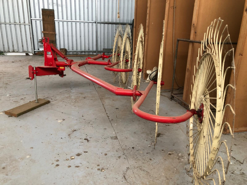 Lot 193 - Enrossi Hay Rake | AuctionsPlus
