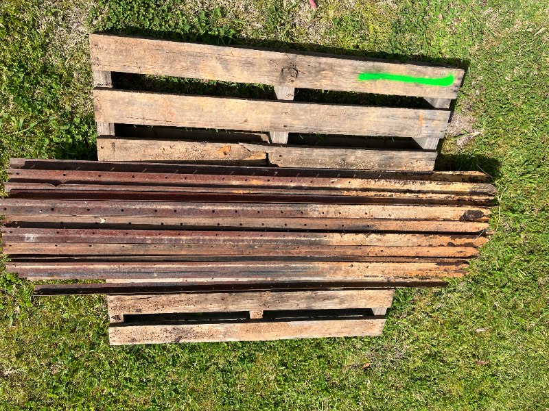 LOT 74 - STEEL POSTS x 50 | AuctionsPlus