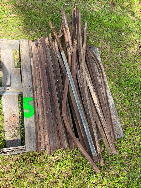 LOT 78 - STEEL POSTS x 40 | AuctionsPlus