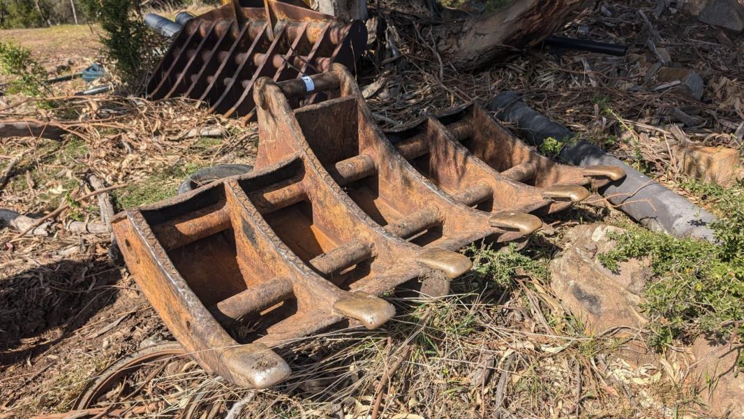 Lot 7 - Excavator Stick Rake - 80mm Pins | AuctionsPlus