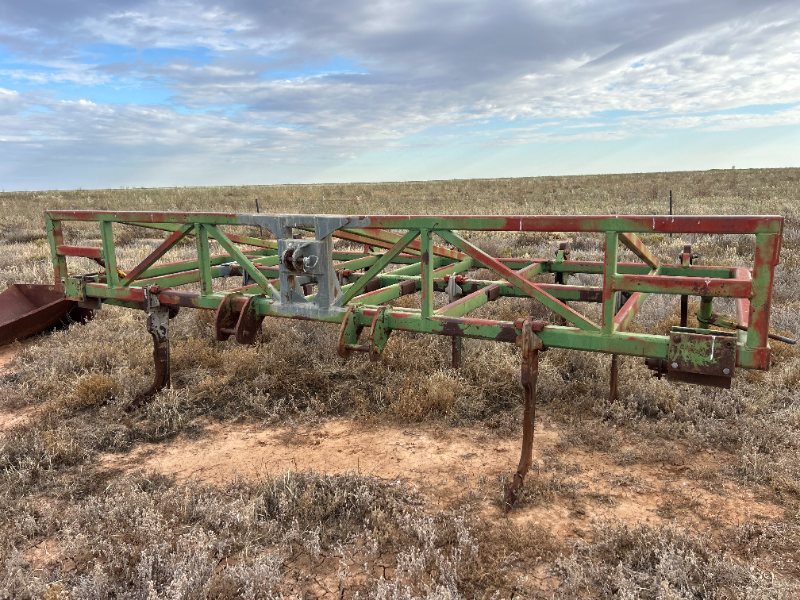 Lot 14 - Ripper | AuctionsPlus