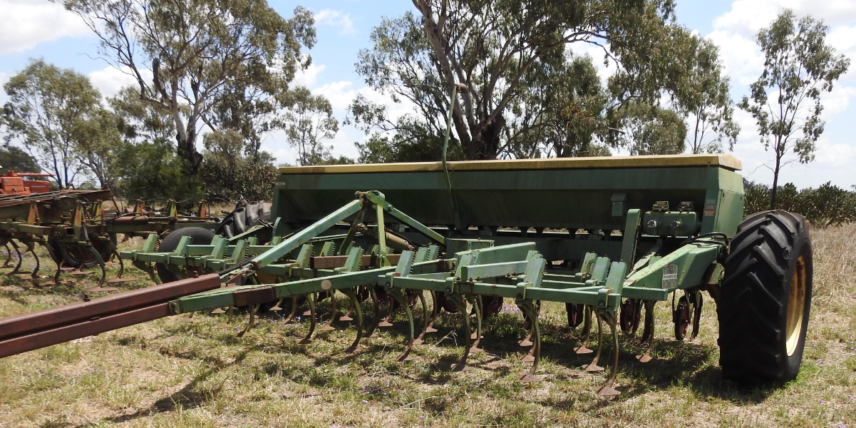 Lot 33 - Chamberlain 753 Seed drill; | AuctionsPlus