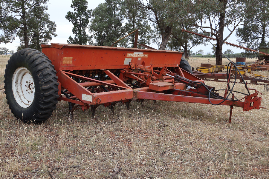 Lot 110 - International Combine 6- 24 Direct Drill Tynes With Grass ...