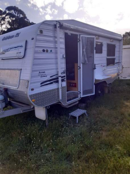 Lot 8 - 2012 Goldstream Australis Full Off Road Caravan | AuctionsPlus