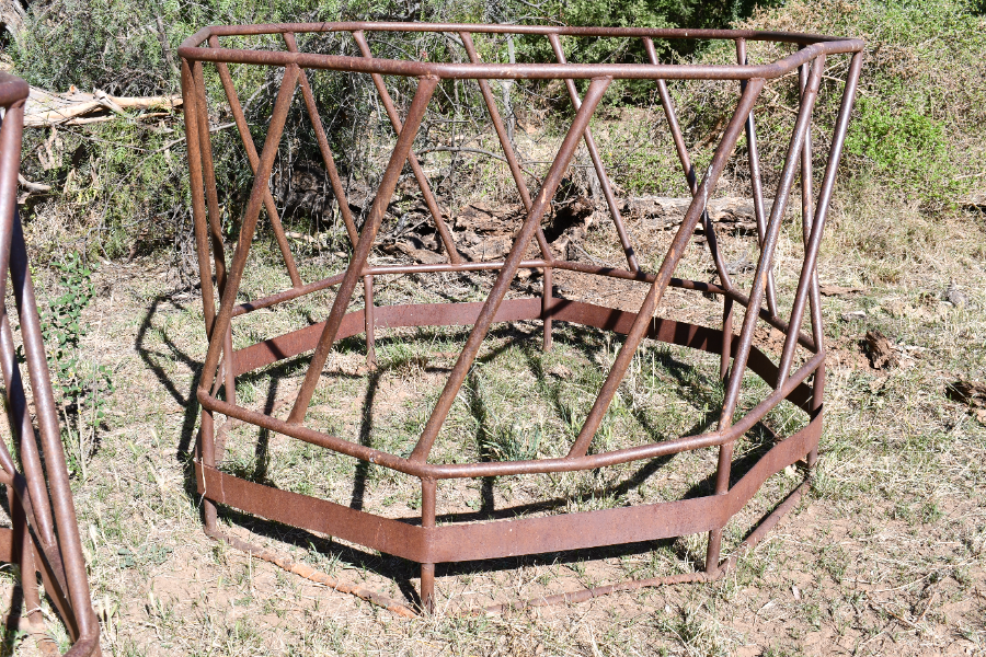 Lot 34 - Round bale hay ring no. 3 | AuctionsPlus