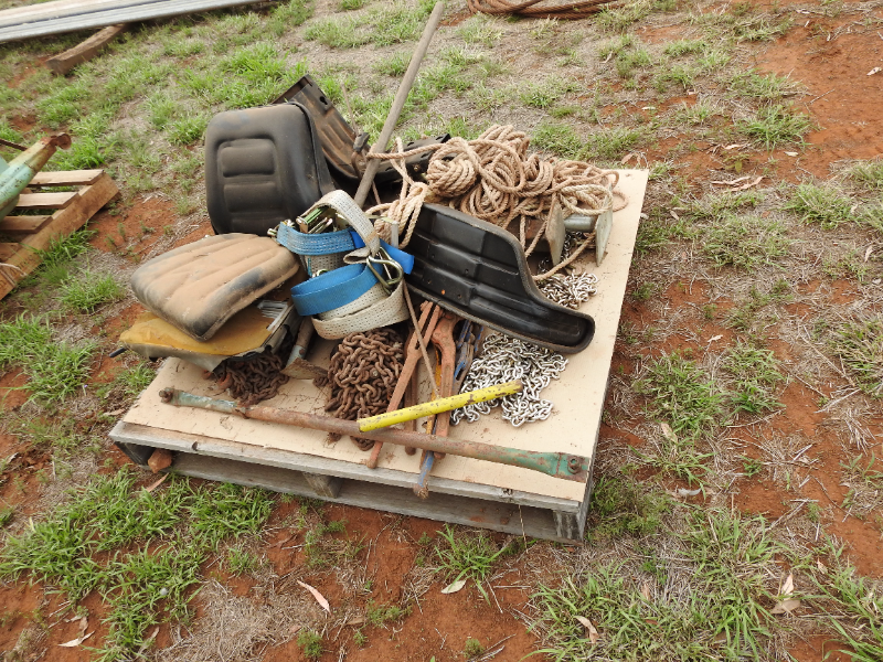 Lot 141 - Pallet with ropes, chains and straps | AuctionsPlus