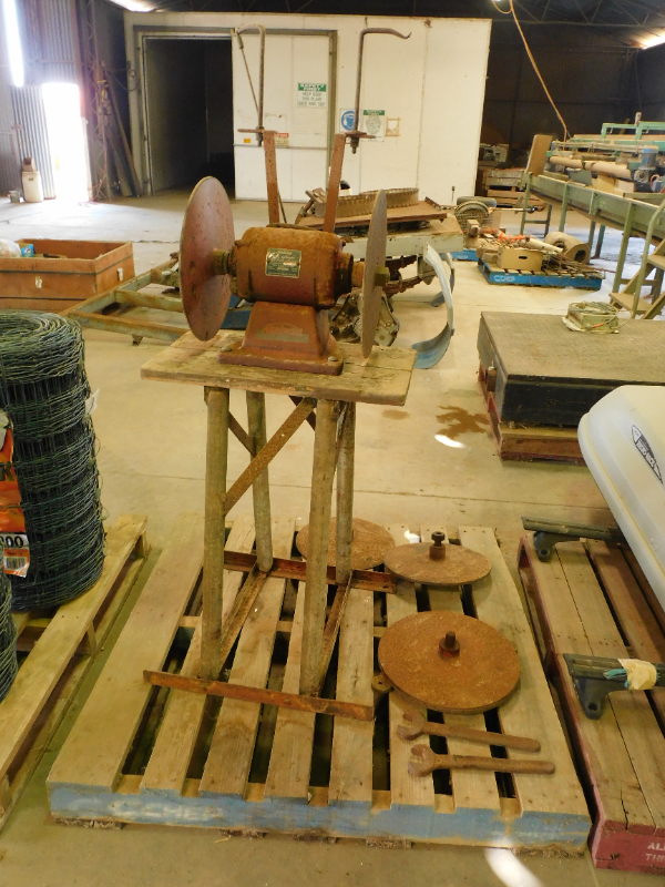 Lot 716 - Sunbeam Shearing grinder | AuctionsPlus