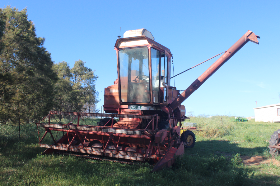Lot 192 - 587 Massey Ferguson Header | AuctionsPlus