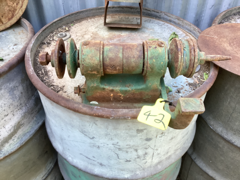 Lot 42 - PULLY SHAFT | AuctionsPlus