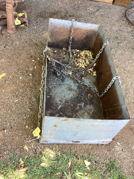 Lot 112 - GAL BOX WITH LIFTING CHAINS | AuctionsPlus