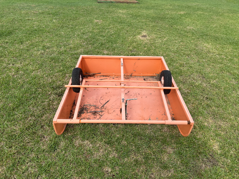 Lot 6 - Equine paddock/manure scoop | AuctionsPlus