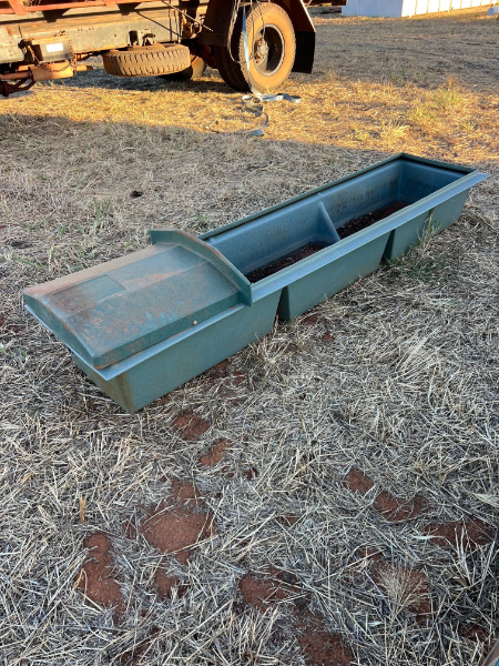 Green Trough Riser Lot 79 - Green Trough | AuctionsPlus