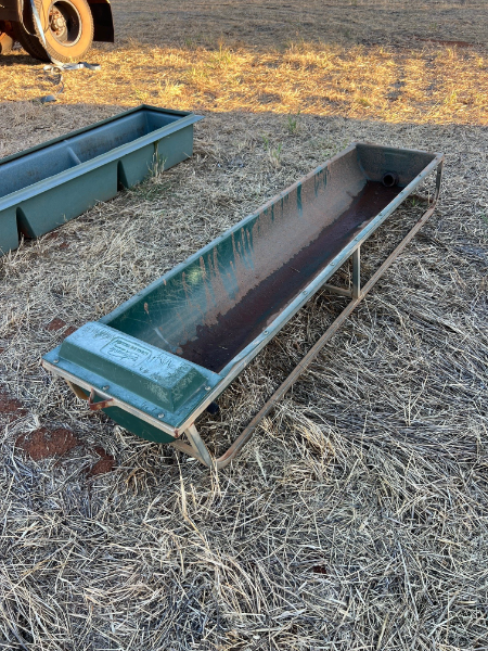 Green Trough Riser Lot 80 - Green trough | AuctionsPlus
