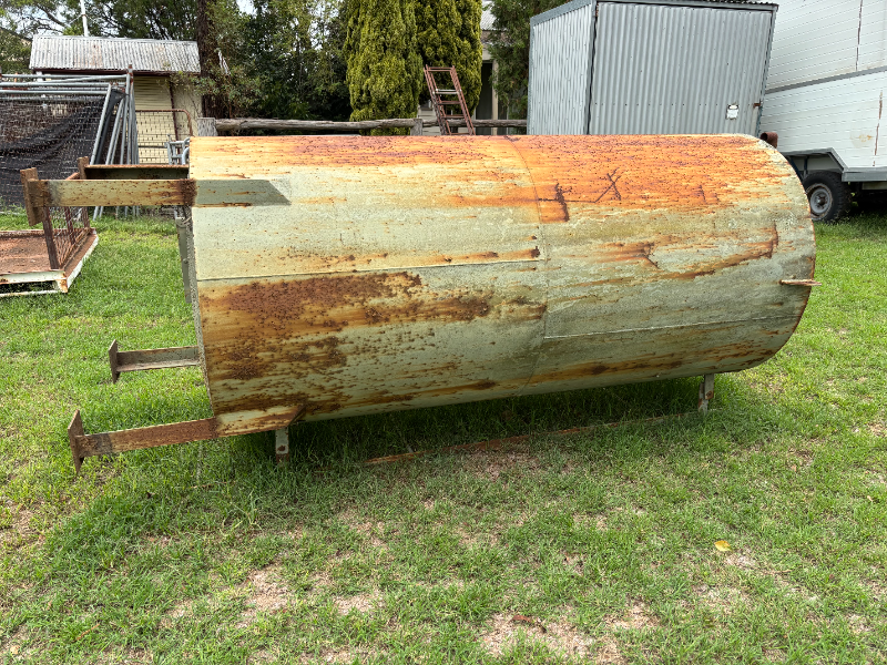Lot 30 - 2.4 cubic m homade silo | AuctionsPlus
