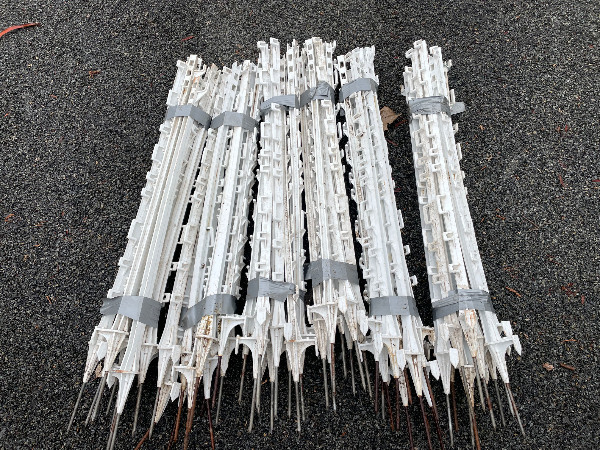 Lot 37 - Elecctric Insulated Fence Posts | AuctionsPlus