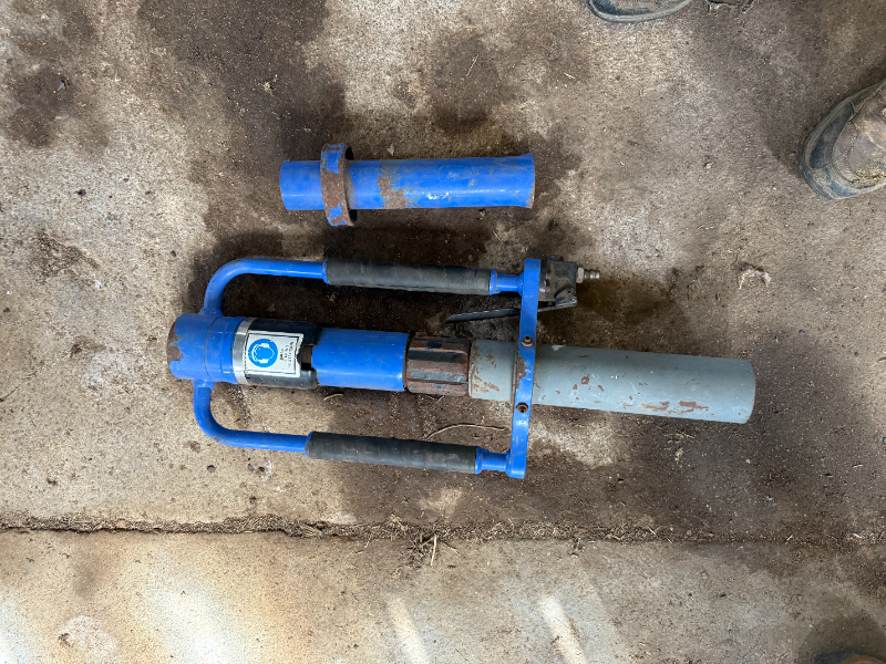 LOT 24 - PICKET POST DRIVER | AuctionsPlus